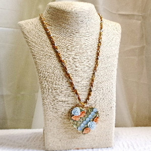 Collier "L'Etranger au Cœur Fleuri" (CO 086)