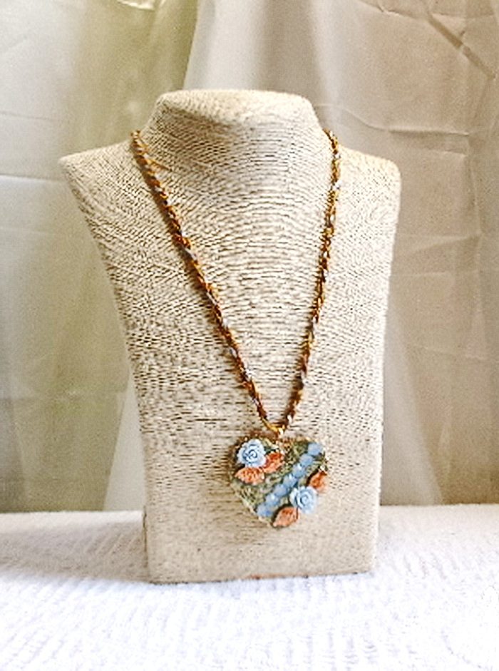 Collier "L'Etranger au Cœur Fleuri" (CO 086)