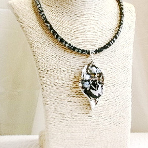 Collier "La Grotte à Papillons" (CO 003)