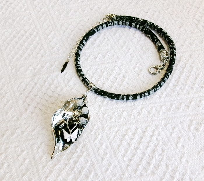 Collier "La Grotte à Papillons" (CO 003) – Image 3